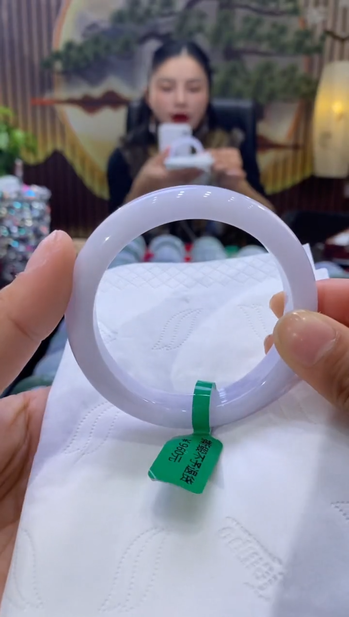 【闪购商品】翡翠手镯未镶嵌多人05236