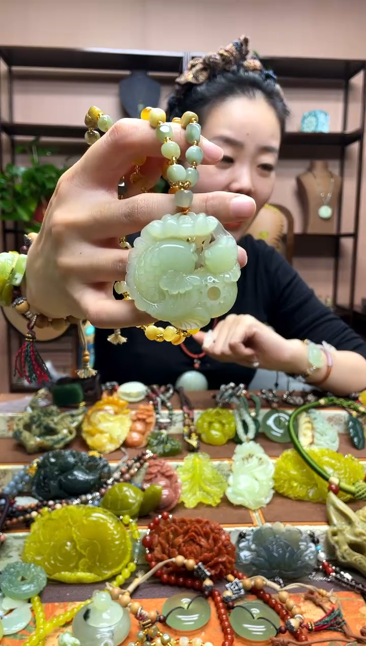 未镶嵌岫玉吊坠·