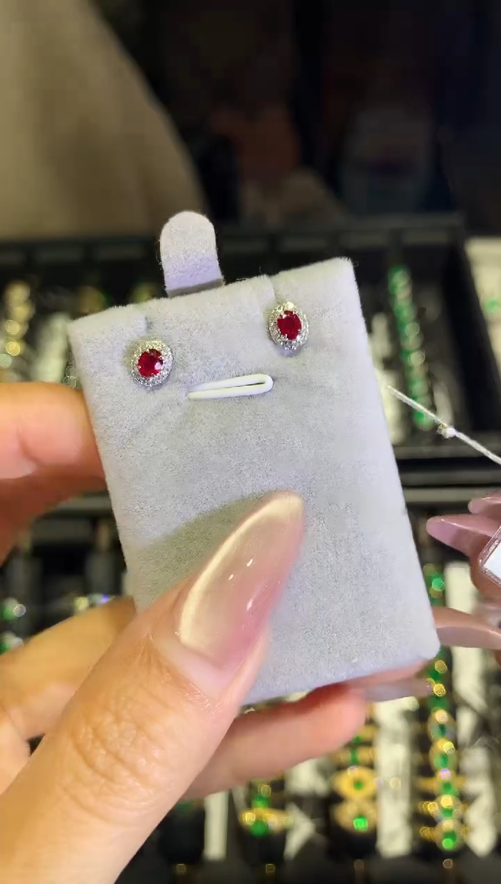 【闪购商品】红宝石耳饰18K金镶嵌a2时尚耳饰