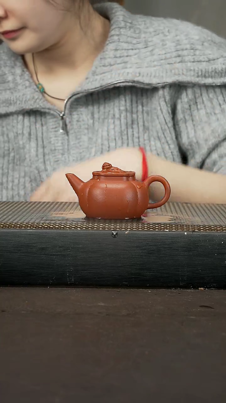 【闪购商品】紫砂茶壶红泥 筋纹狮球 80cc 074