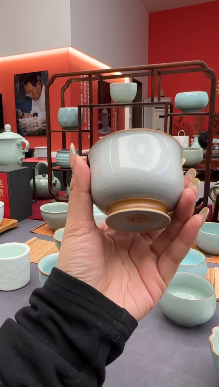 【闪购商品】廷怀窑月白釉压手杯