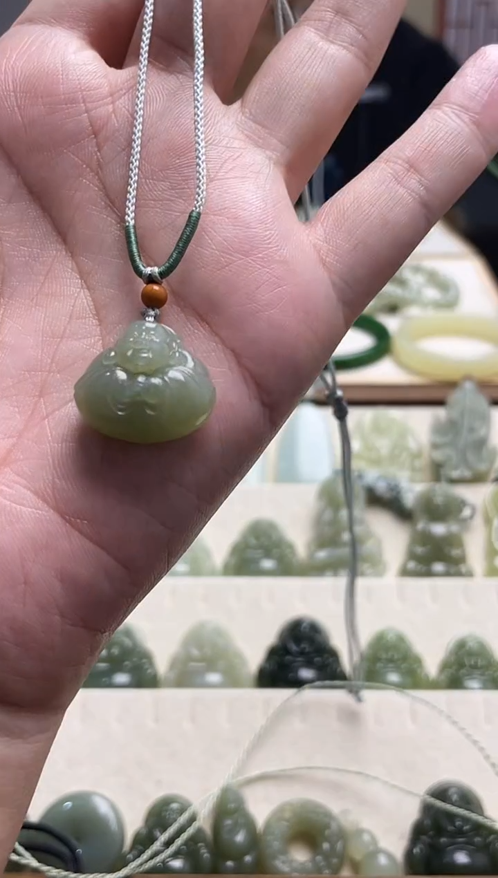 颈饰未镶嵌和田玉抱抱佛