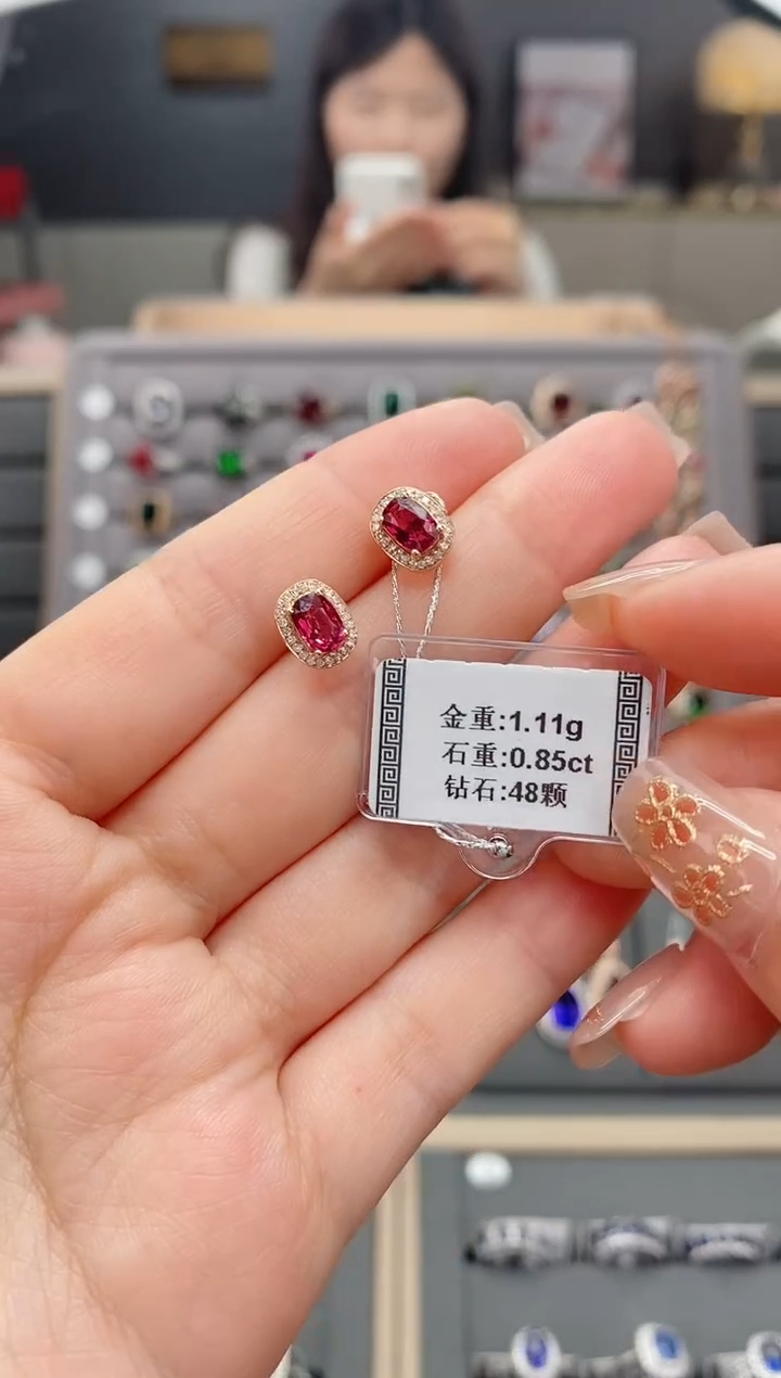 【闪购商品】碧玺耳饰18K金镶嵌0.85配钻