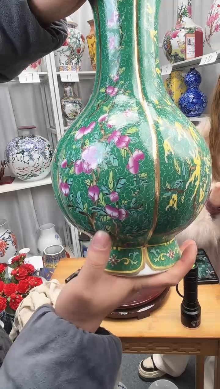 【闪购商品】摆件景德镇花瓣花瓶赏瓶