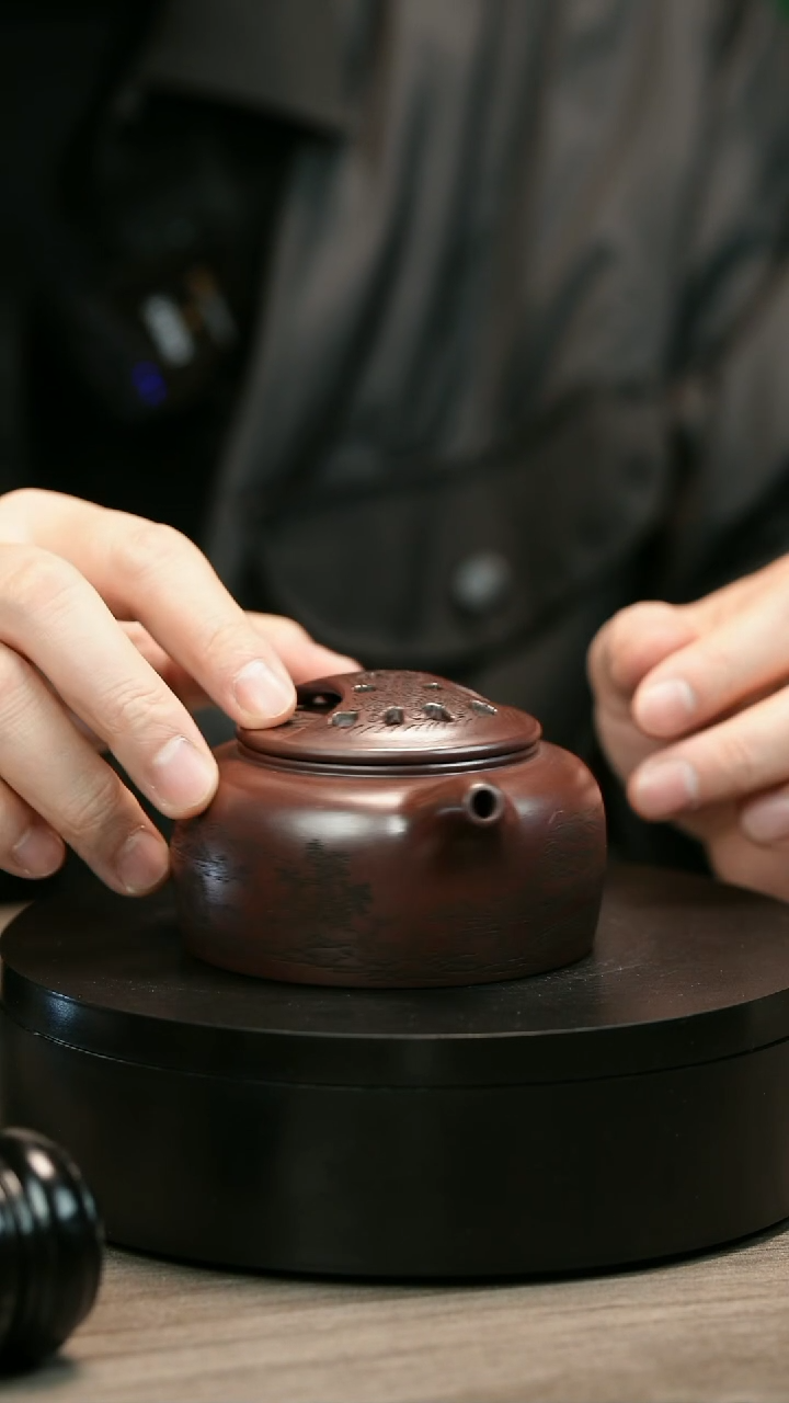 茶壶紫砂用****0H2463王芳刻绘镂空牛盖