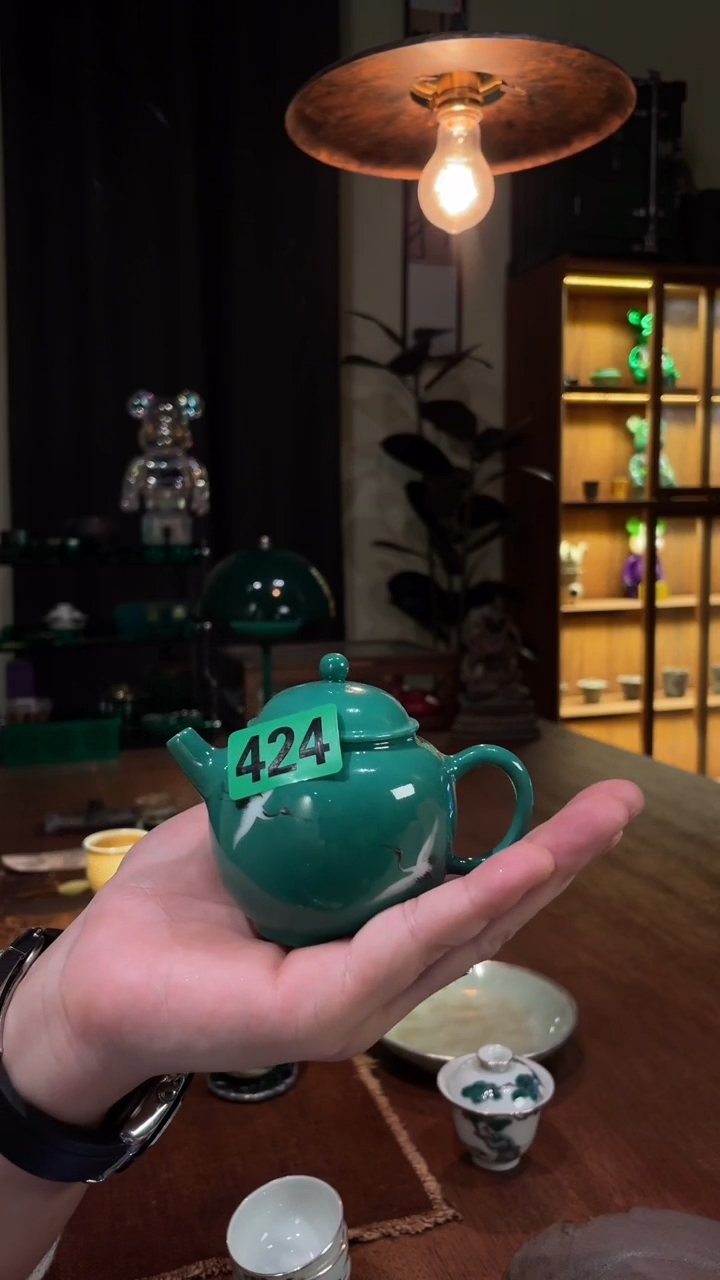微瑕 绿色飞鹤壶..424