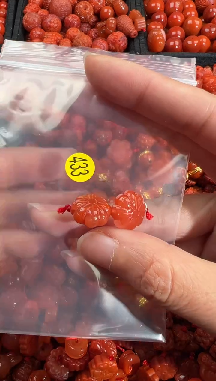 南红玛瑙未镶嵌颈饰1