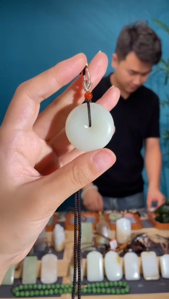 和田玉未镶嵌颈饰1