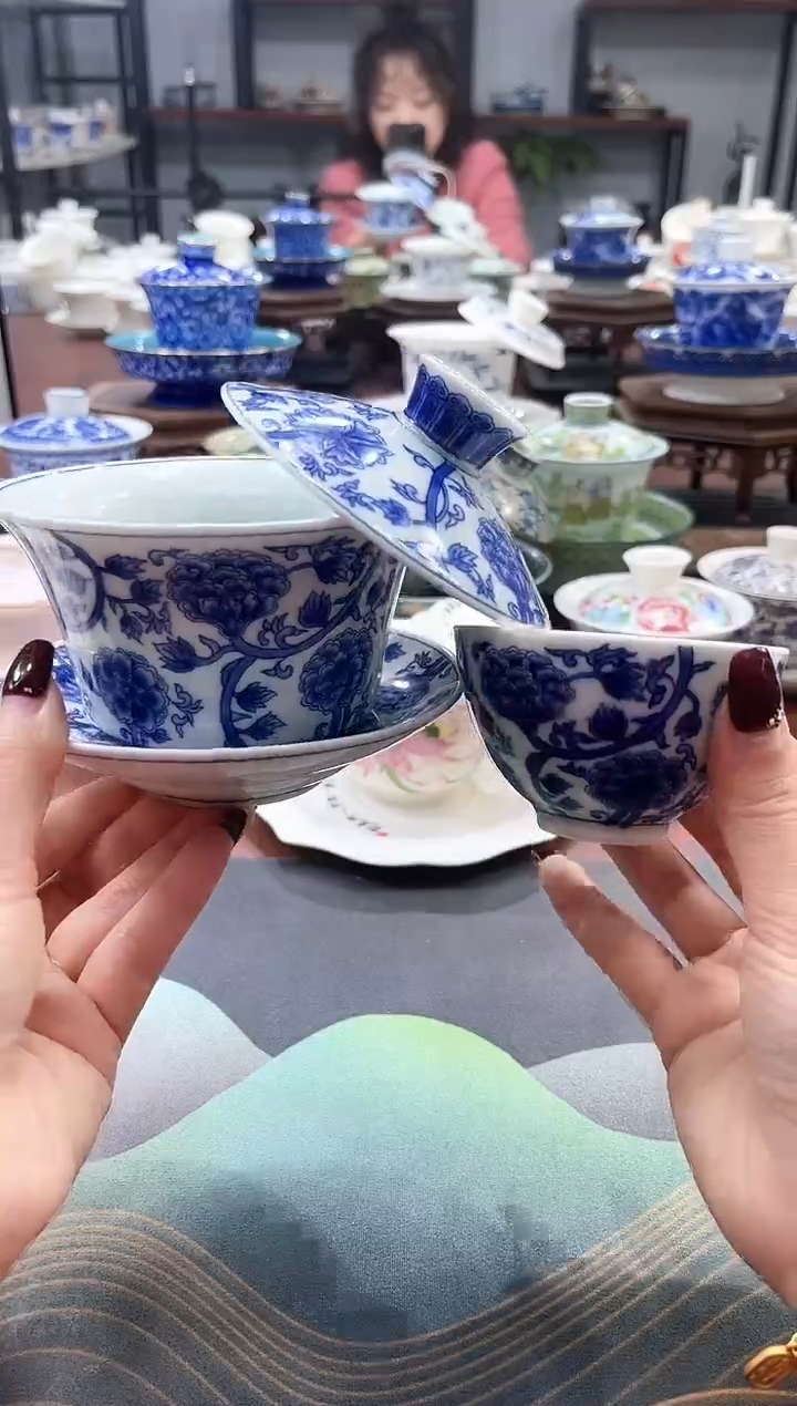 【闪购商品】320釉下彩青花缠枝莲盖碗+1杯