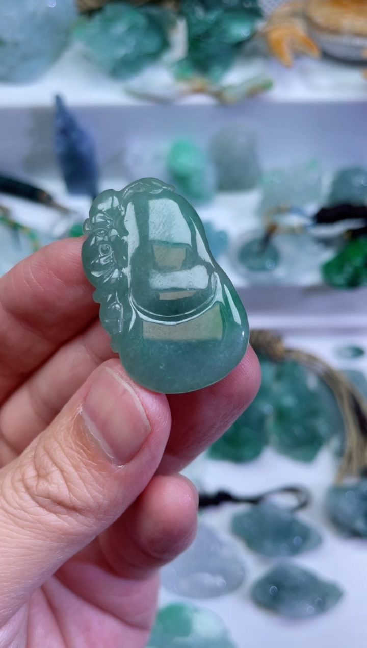 【闪购商品】翡翠颈饰未镶嵌瓜