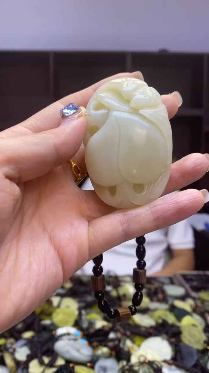 未镶嵌岫玉挂件 