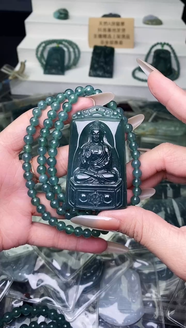 颈饰未镶嵌翡翠 