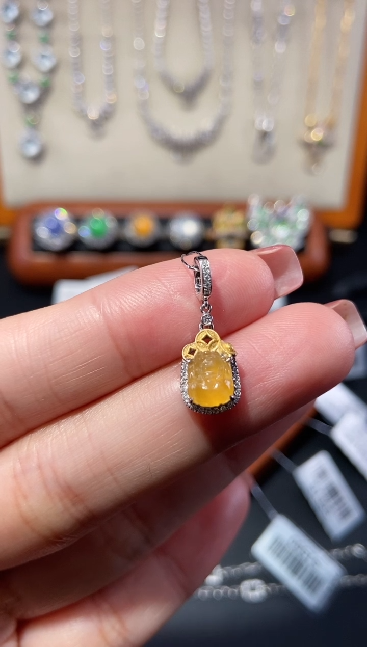 【闪购商品】翡翠吊坠(不含链)18K金镶嵌吊坠