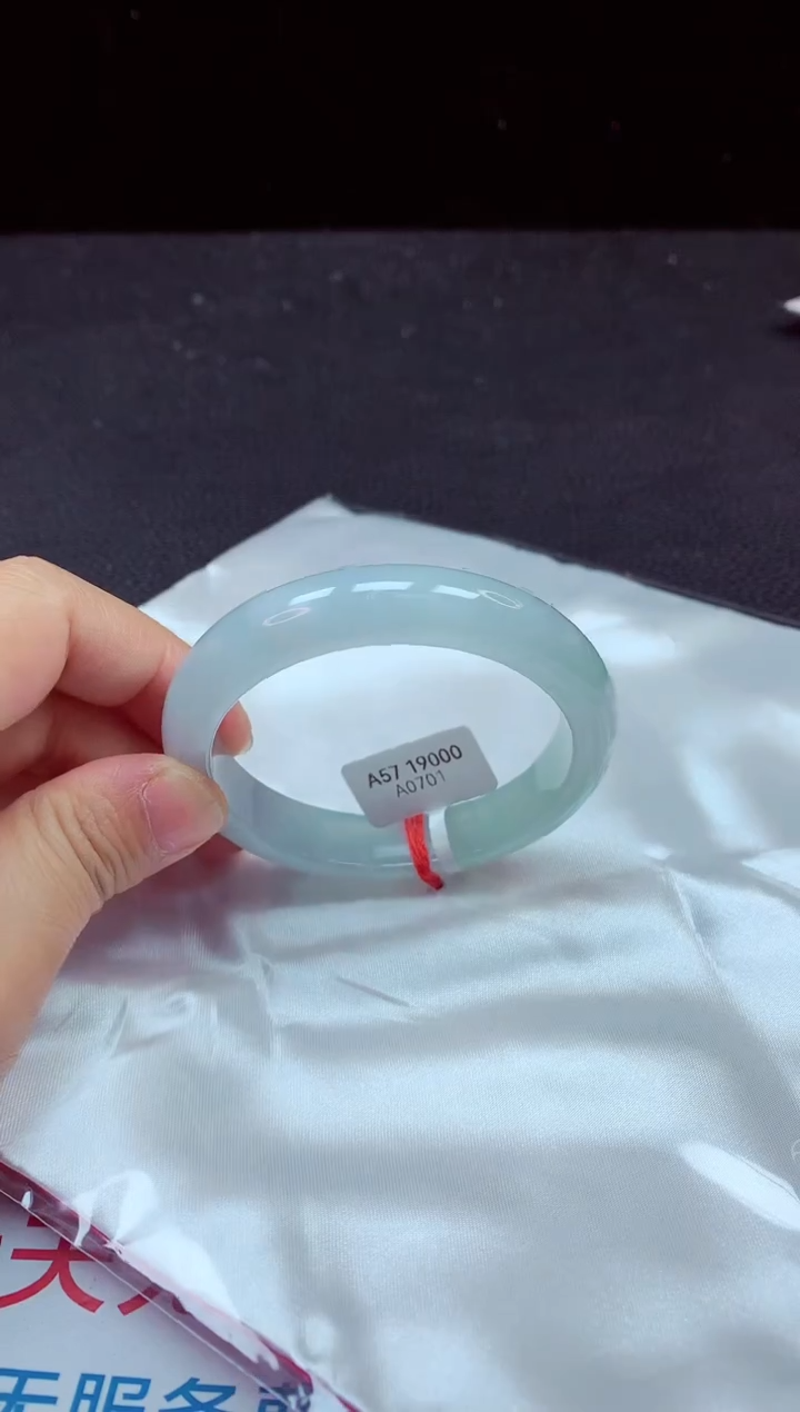 【闪购商品】翡翠手镯（圆镯）未镶嵌手镯57