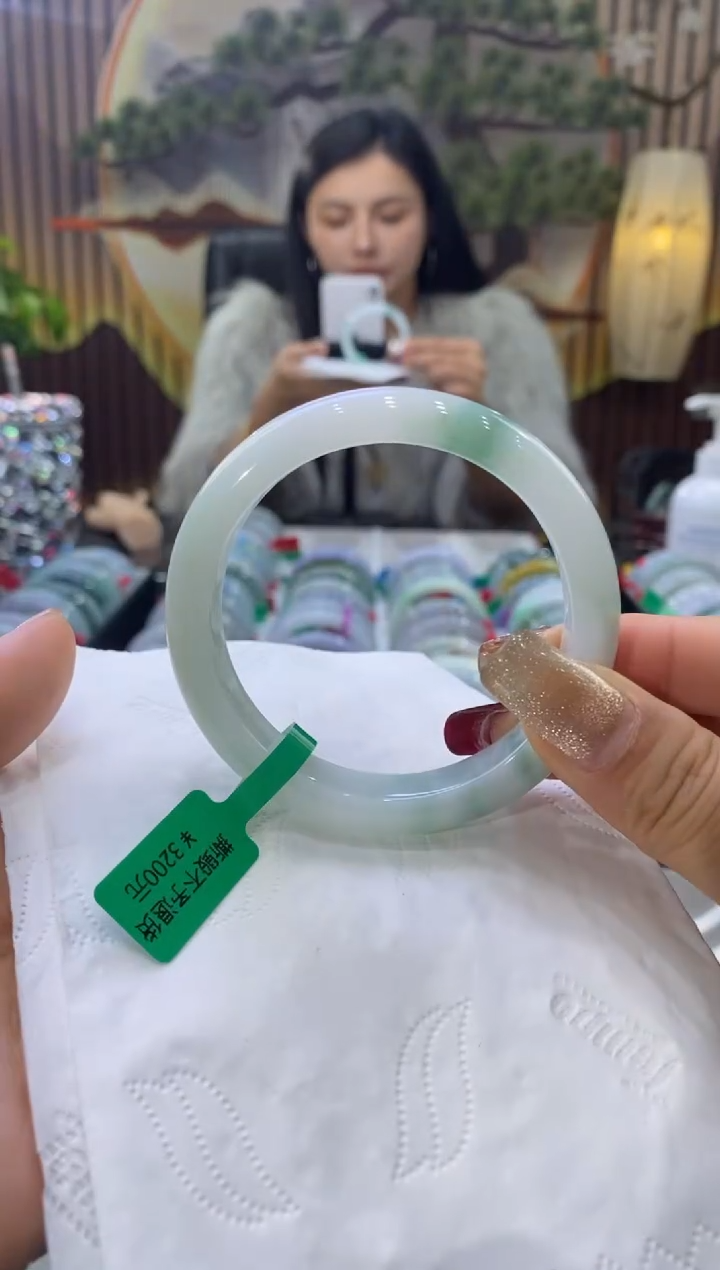 【闪购商品】翡翠手镯未镶嵌多人06523
