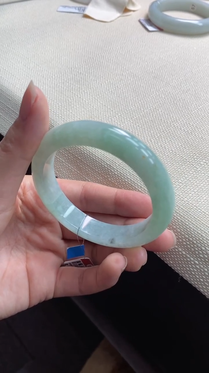 【闪购商品】翡翠手镯未镶嵌54手镯