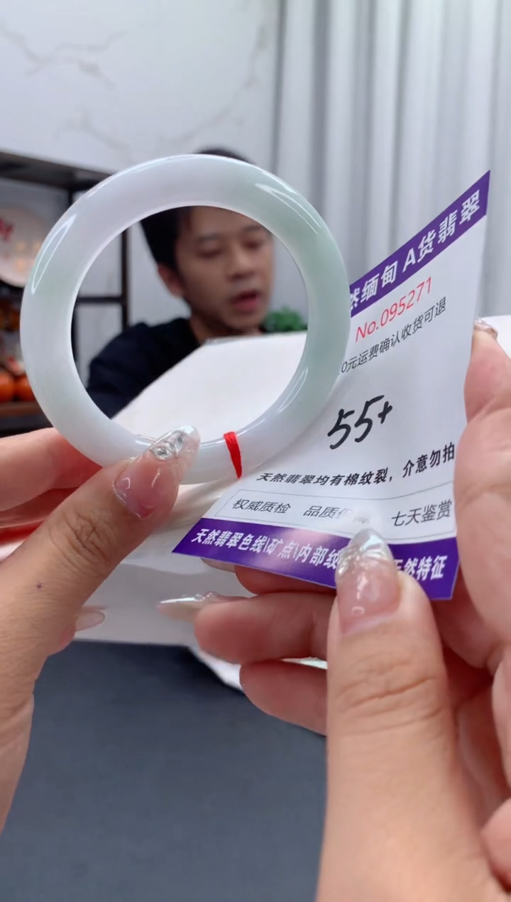 未镶嵌手镯翡翠有纹，完美者勿拍