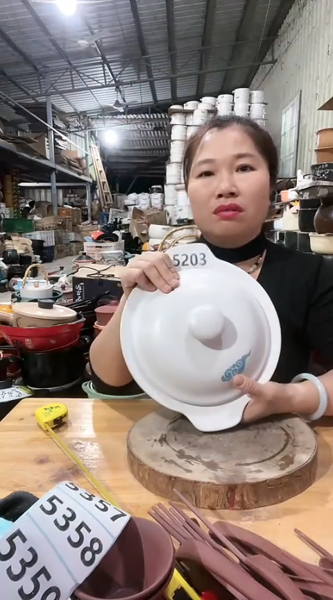 陶5203瑕疵绿色浅煲带盖