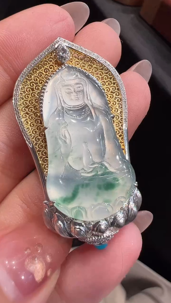 颈饰18K金镶嵌翡翠吊坠