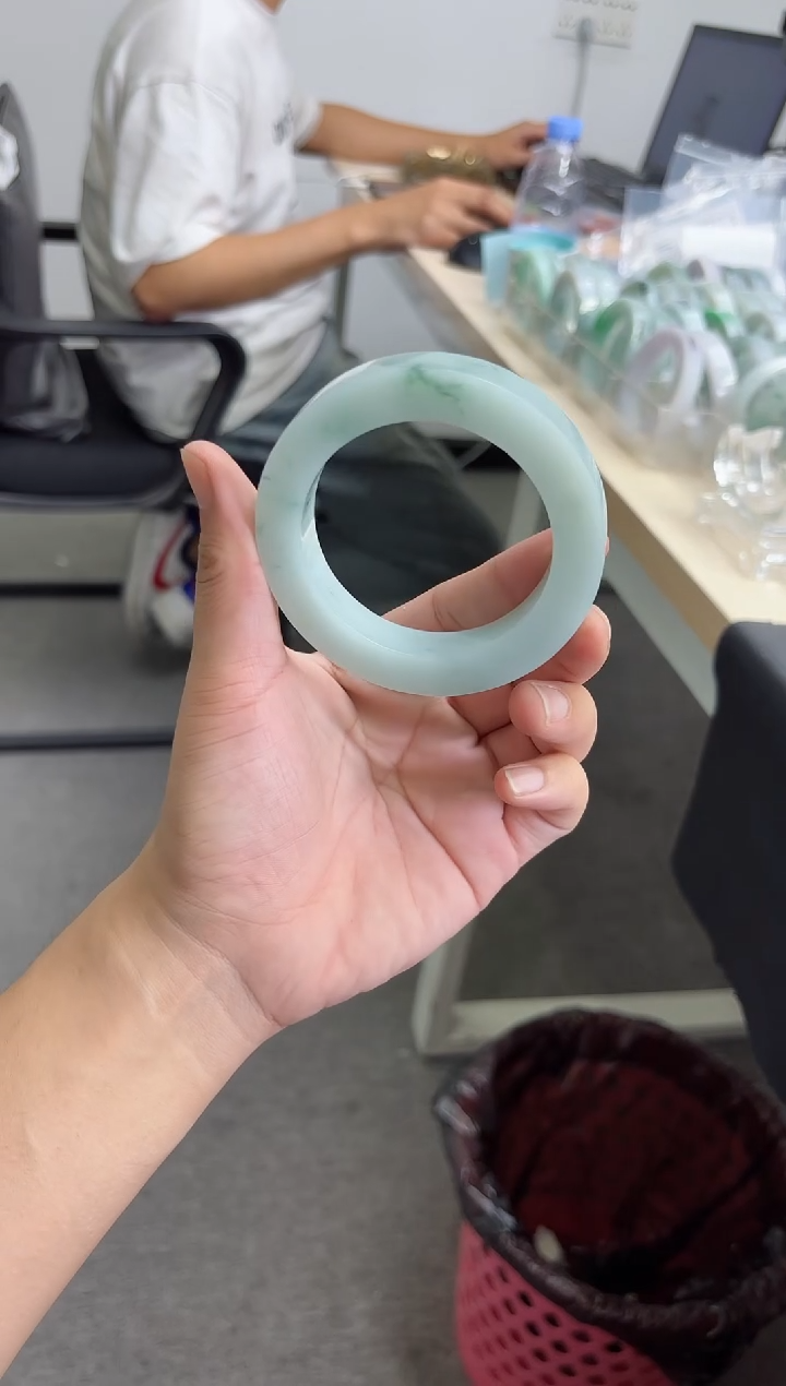 未镶嵌手镯定制翡翠谦*手镯
