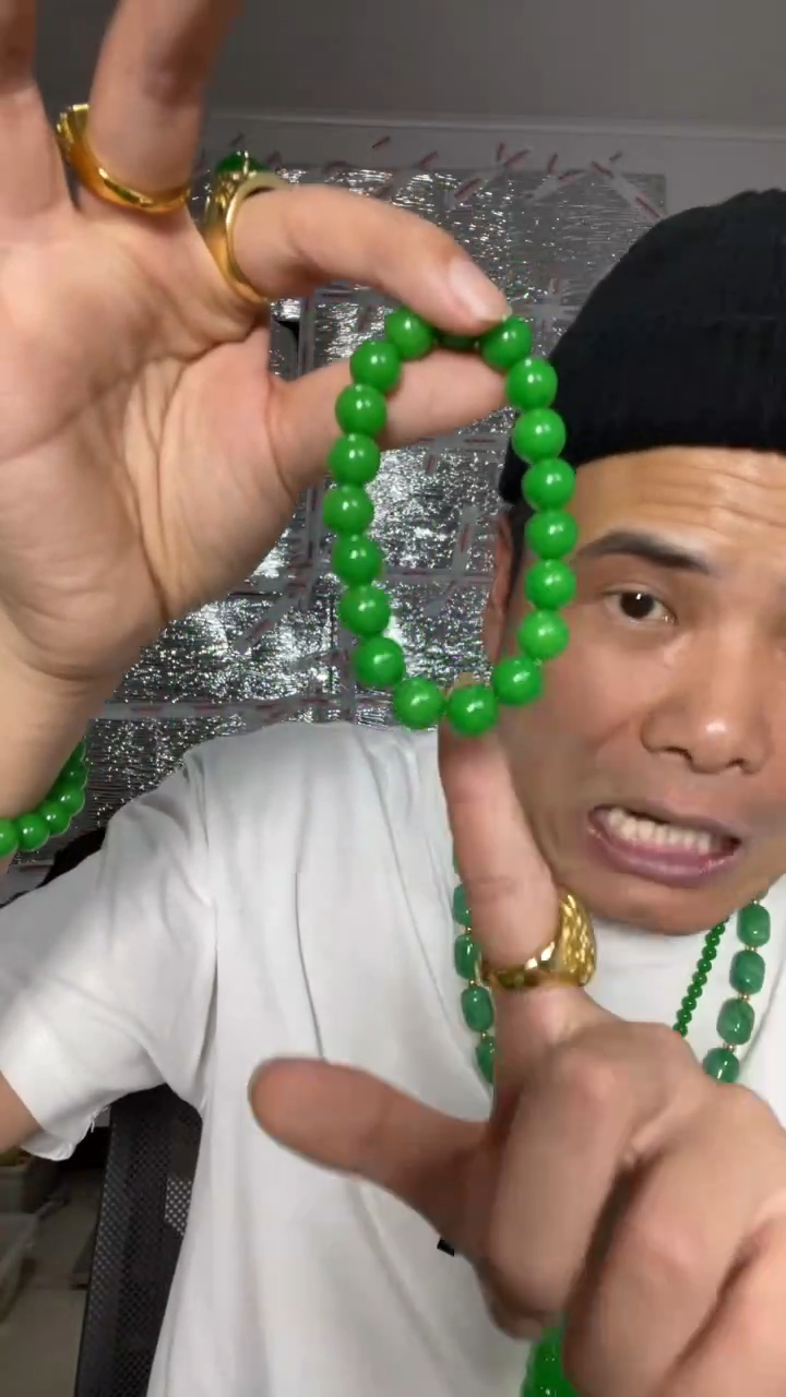 未镶嵌手链翡翠【小伍珠宝】高端辣阳绿10m手串