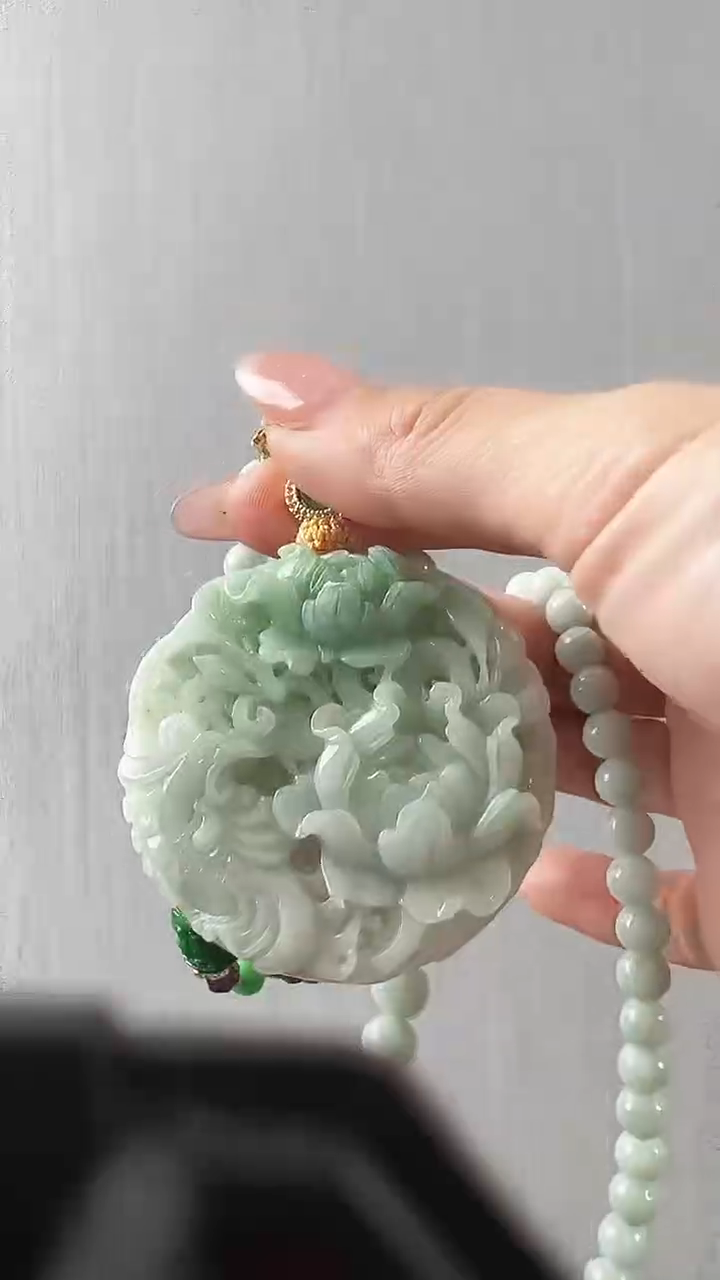 颈饰未镶嵌翡翠凤穿牡丹