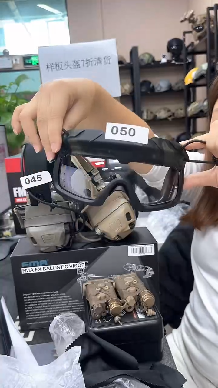 050-TB1333-MCBK-W(黑色迷彩透明镜全新出售）