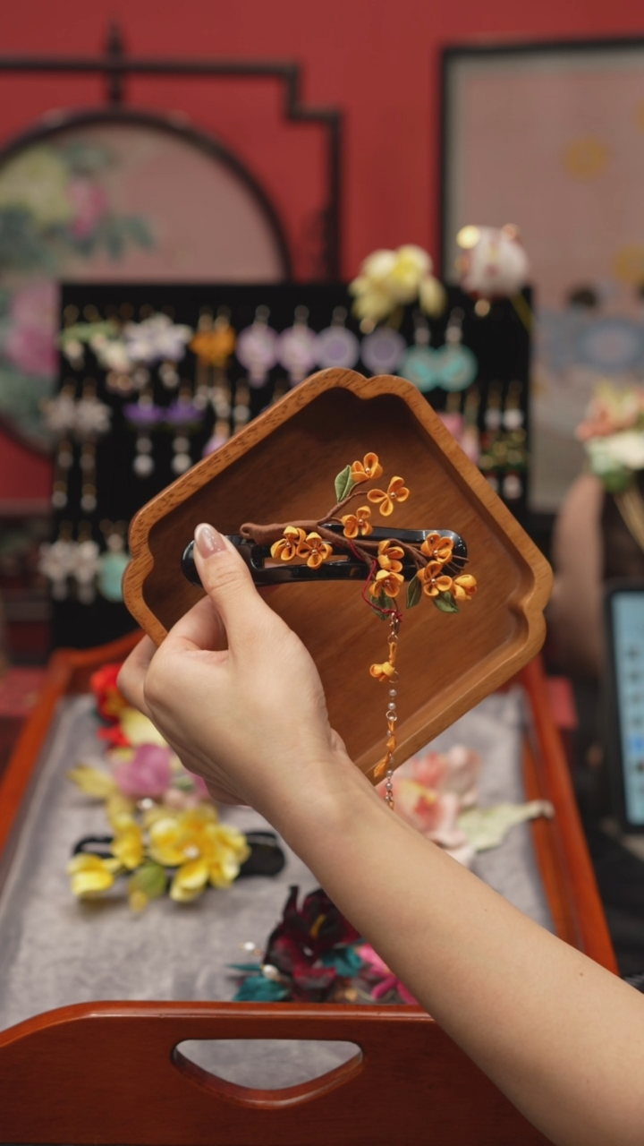 刺绣C*h非遗绒花苏绣饰品