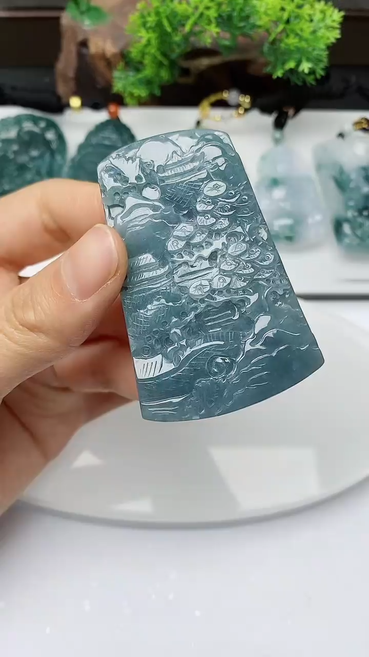 【闪购商品】翡翠颈饰未镶嵌         