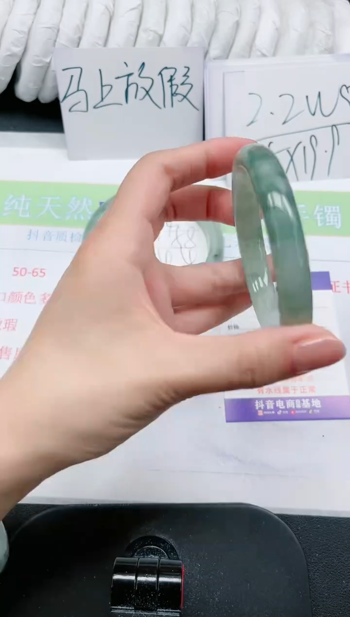 【闪购商品】石英质玉手镯未镶嵌295