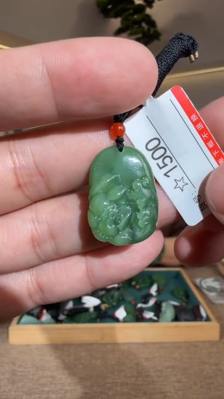 颈饰未镶嵌和田玉1