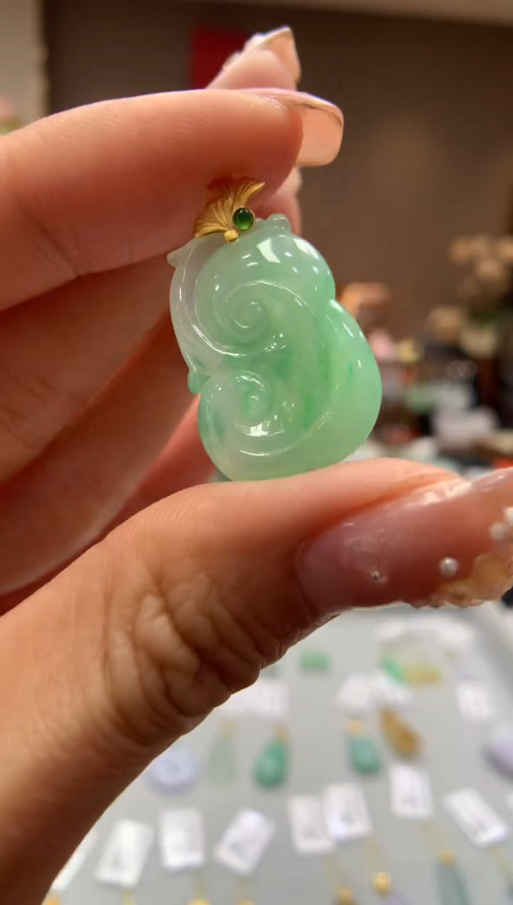 【闪购商品】翡翠颈饰18K金镶嵌如意