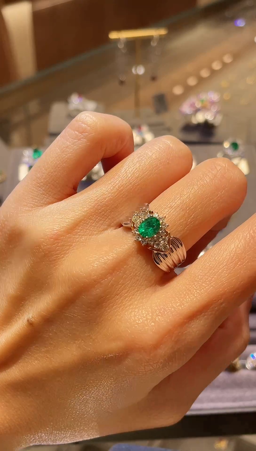 【闪购商品】祖母绿戒指18K金镶嵌*