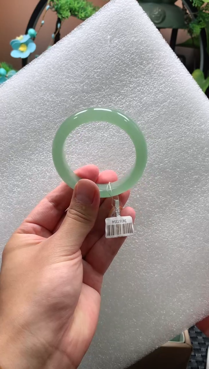 【闪购商品】石英质玉手镯未镶嵌青青53+多人