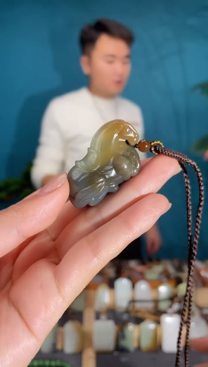 颈饰未镶嵌和田玉1