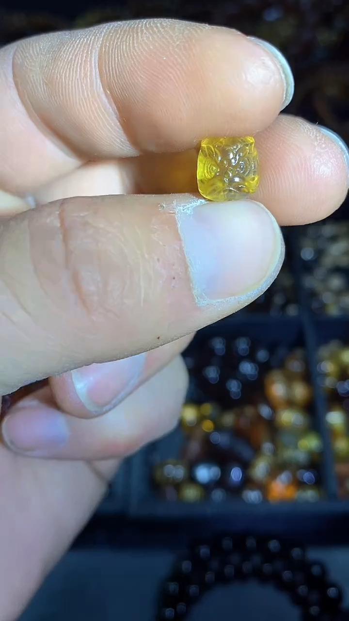 琥珀颈饰未镶嵌天然缅甸琥珀一颗