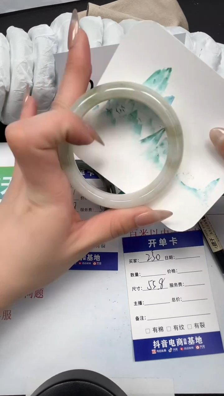 【闪购商品】石英质玉手镯未镶嵌250-55.8