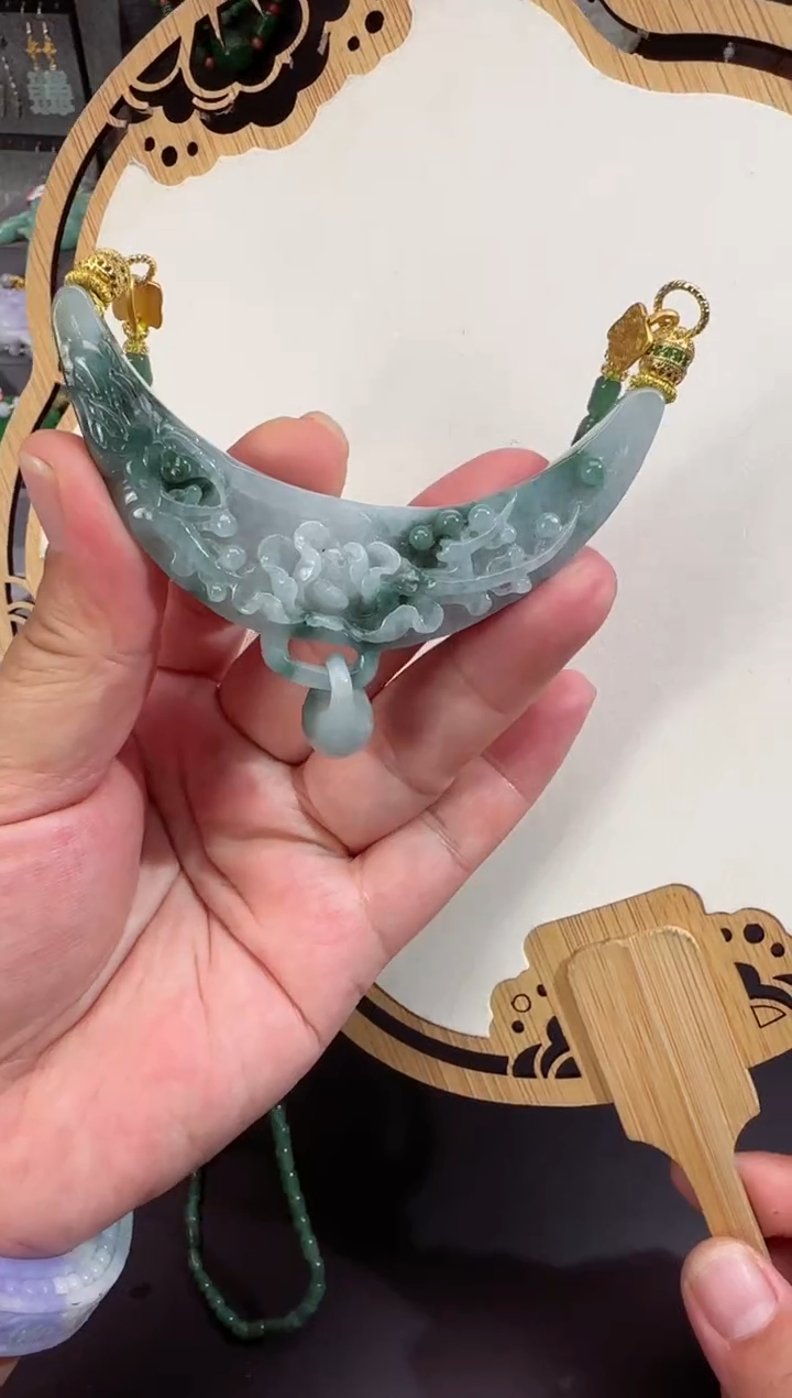 【闪购商品】翡翠颈饰未镶嵌牌子