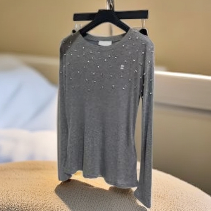 23781-早秋新款 miu系 慵懒风字母水钻钉珠圆领长袖上衣