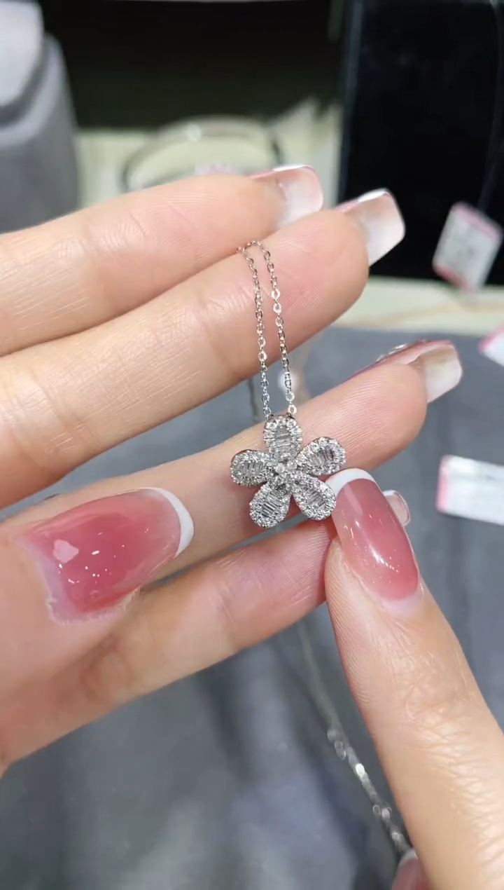 【闪购商品】钻石项链18K金镶嵌·