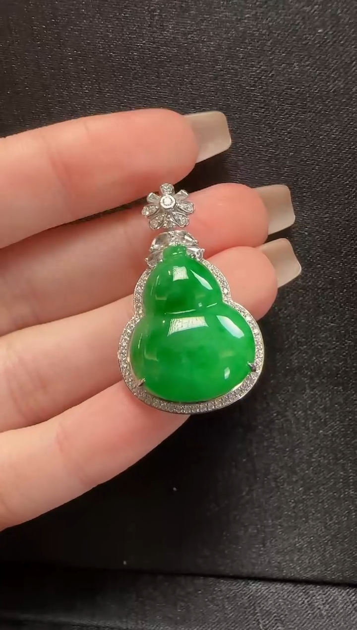 【闪购商品】翡翠颈饰18K金镶嵌044葫芦一个
