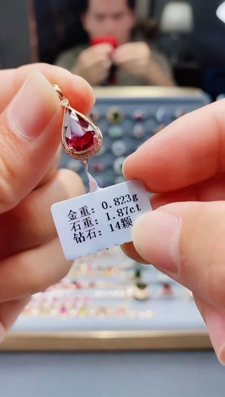 18K金镶嵌颈饰碧玺1.87.