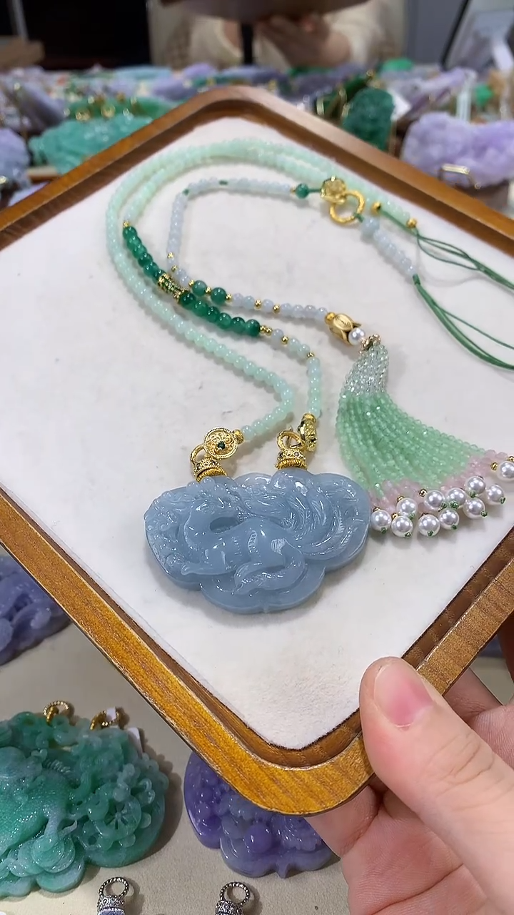 颈饰未镶嵌翡翠吊坠