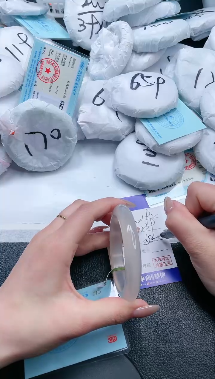 【闪购商品】石英质玉手镯未镶嵌17V192-57