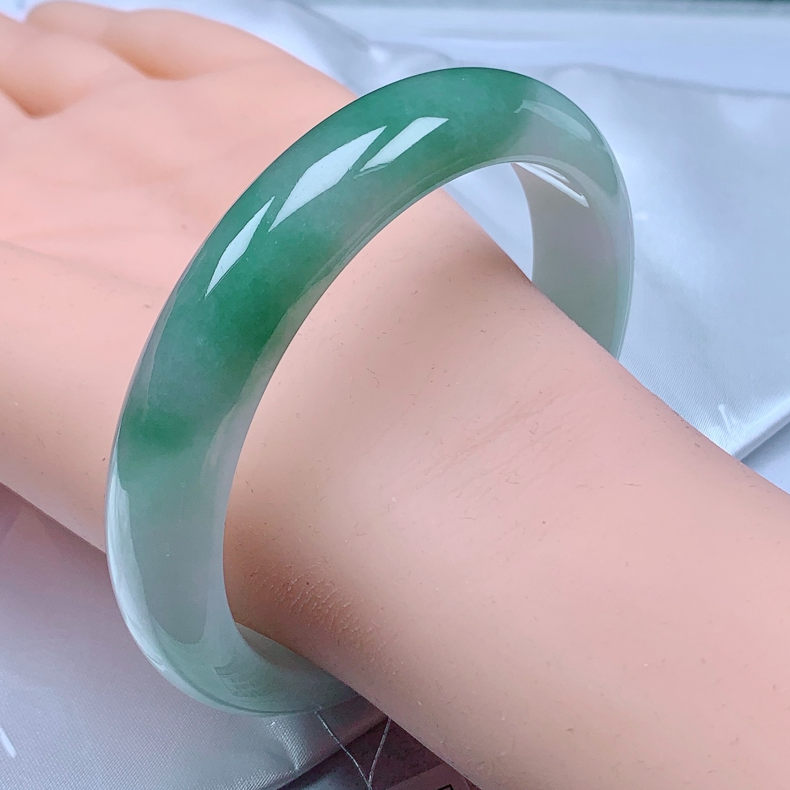 62圈口A货飘绿大号正品真翡翠玉手镯冰润正圈绿色上等玉镯子女款