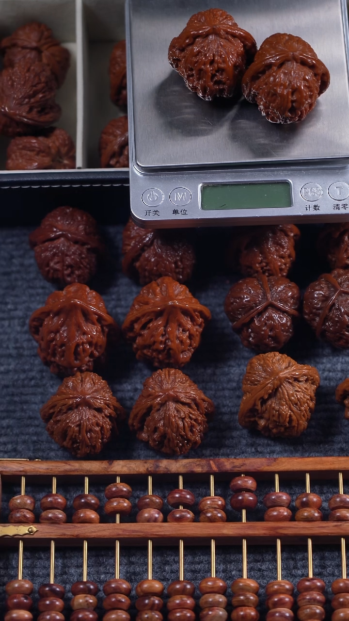 【闪购商品】文玩核桃精品三角白