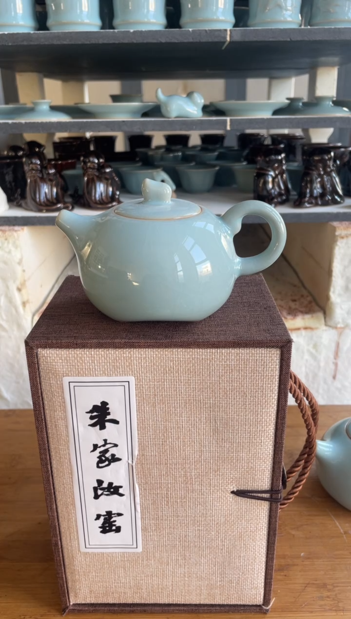 四季纳福壶 天青 微瑕 朱家汝窑款