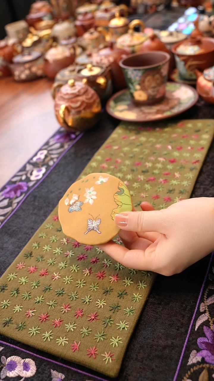 茶壶紫砂黄段双蝴蝶杯垫