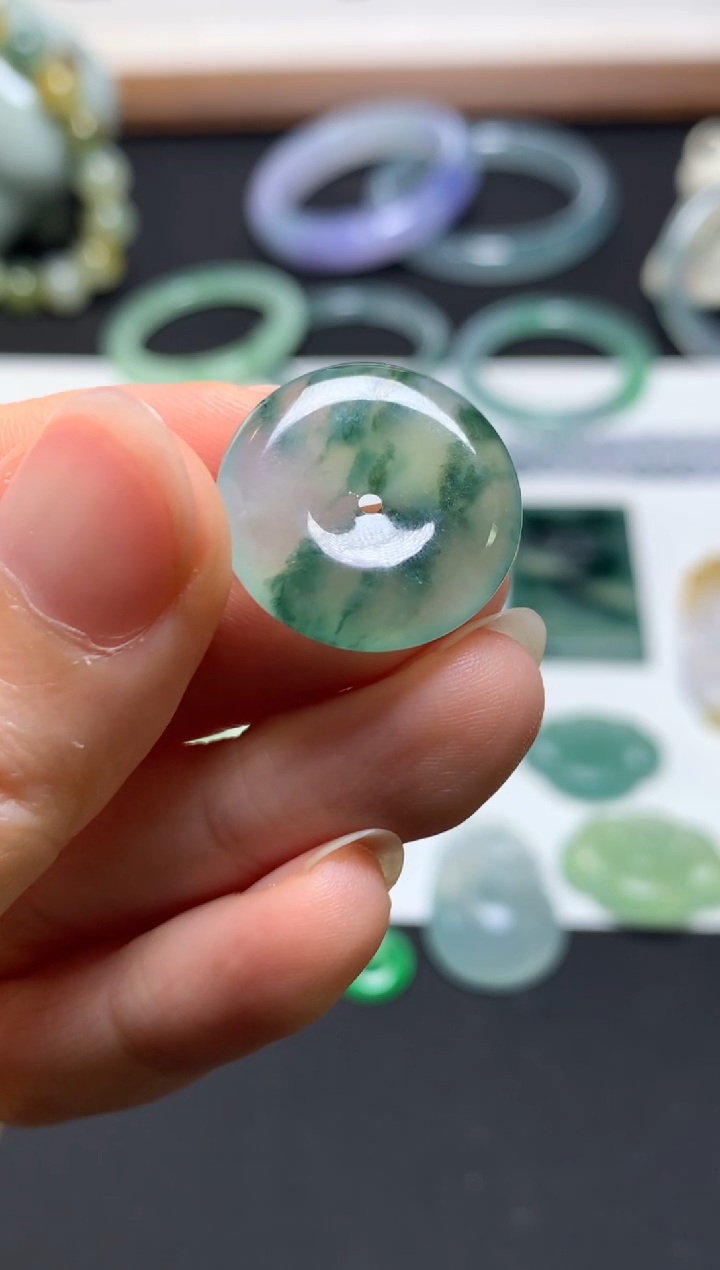 未镶嵌定制翡翠是***姐 0617938924