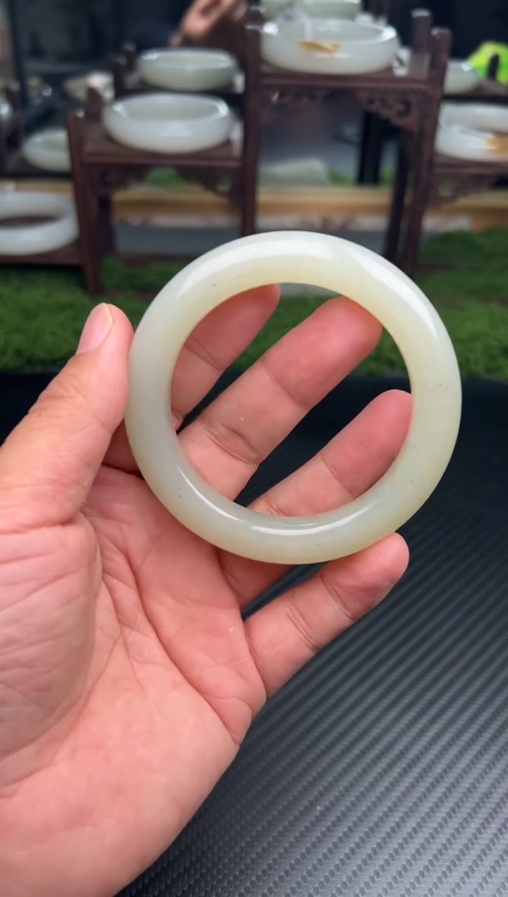 未镶嵌手镯和田玉黑山微色差58S